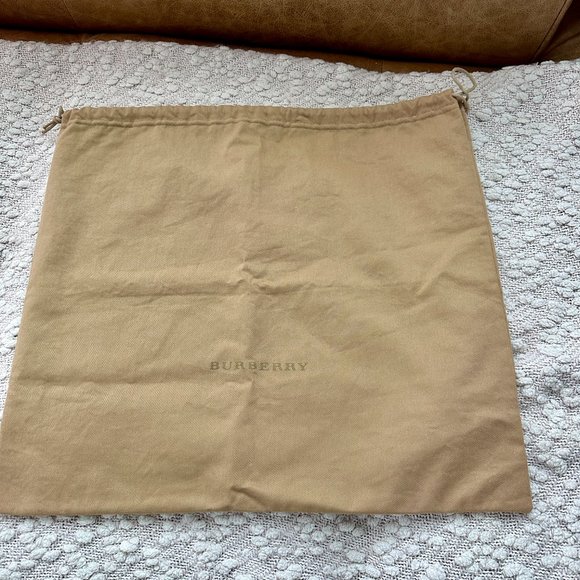 🌟 Great Condition Burberry Dust Bag (48x44cm) | Preserve Your Luxury Goods 🌟 - Picture 3 of 3